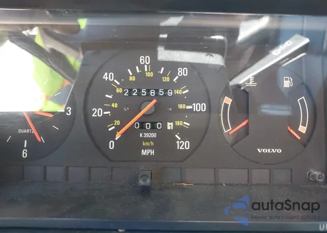 1993 Volvo 240 z USA, uszkodzony, nr VIN YV1AW8803P1949546